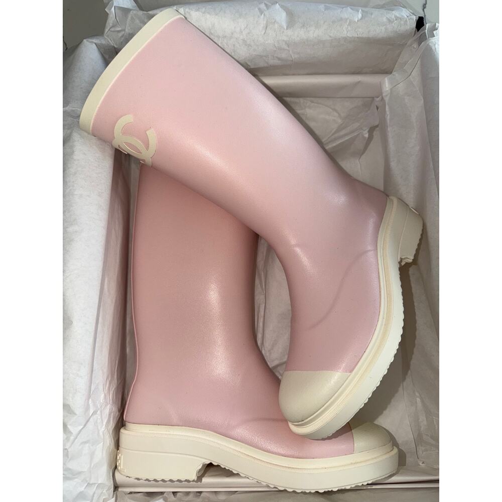 Chanel 26C Rose Pink White Caoutchouc CC Logo High Pull On Rubber Rain Boots 40 - Picture 3 of 16